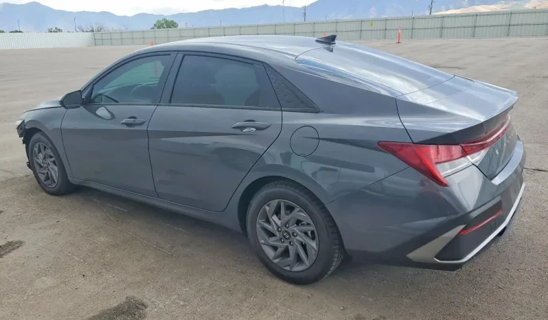 
								Hyundai Elantra full									