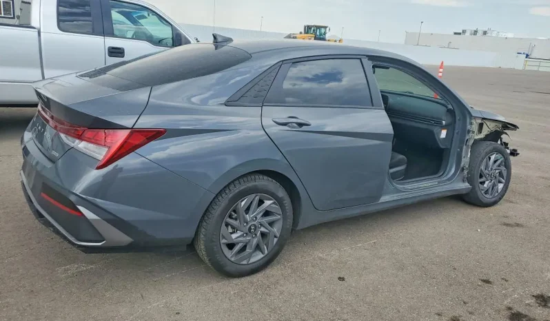 
								Hyundai Elantra full									