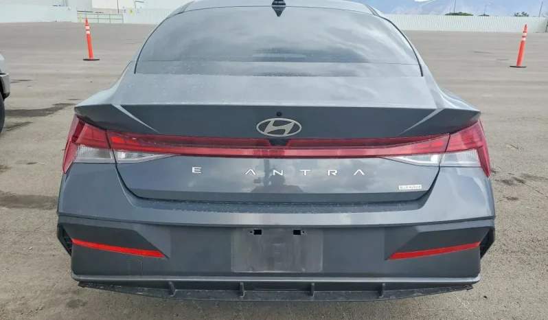 
								Hyundai Elantra full									