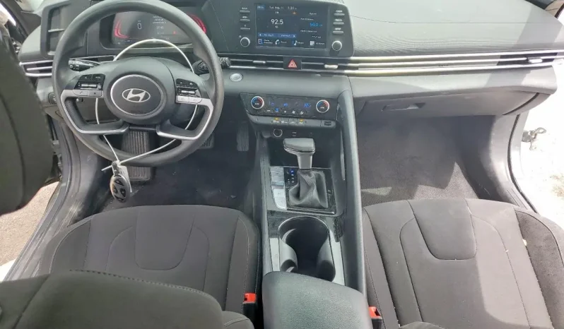 
								Hyundai Elantra full									