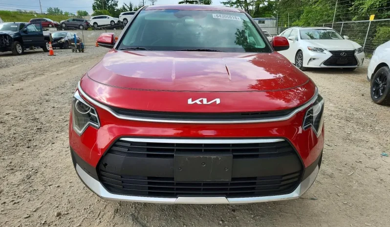 
								KIA Niro full									