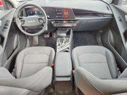 
										KIA Niro full									