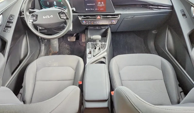 
								KIA Niro full									