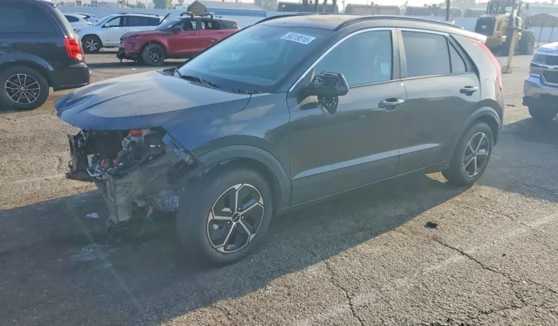 
								KIA Niro full									