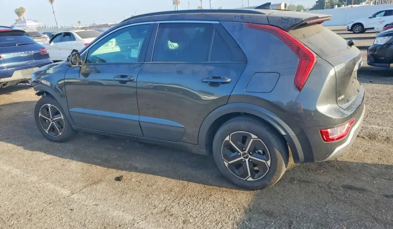 
								KIA Niro full									