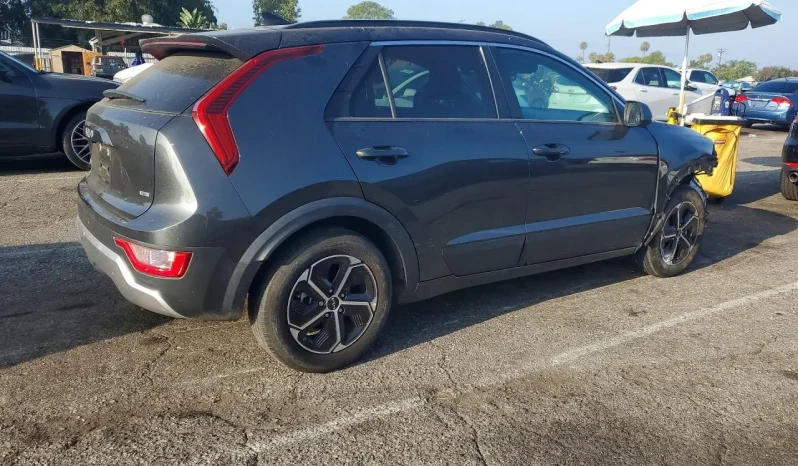 
								KIA Niro full									
