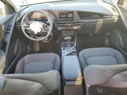 
										KIA Niro full									