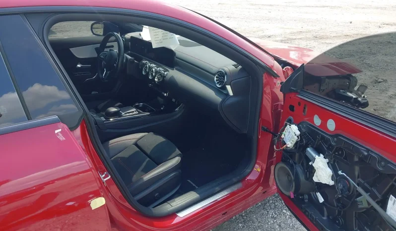 
								Mercedes-Benz Cla 250 Coupe full									