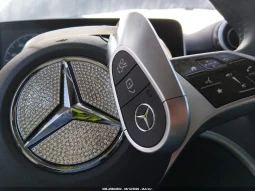 
										Mercedes-Benz C 300 full									