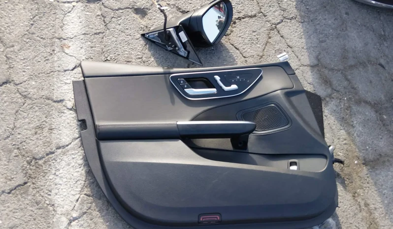 
								Mercedes-Benz C 300 full									