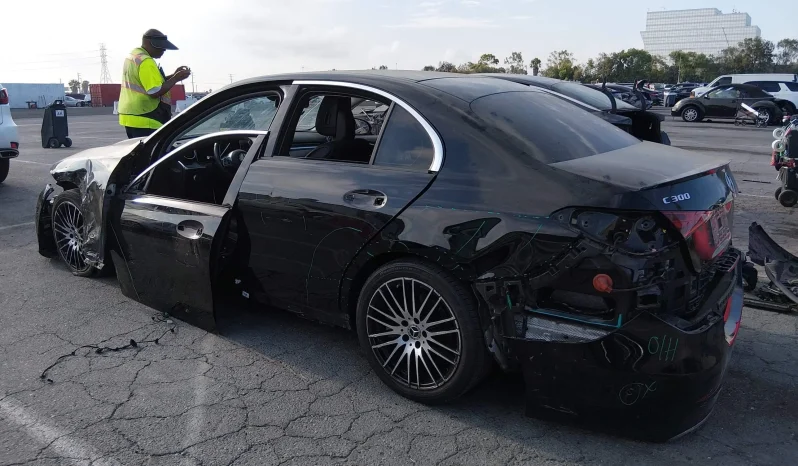 
								Mercedes-Benz C 300 full									