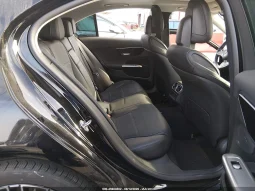 
										Mercedes-Benz C 300 full									
