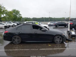 
										Mercedes-Benz C 300 full									