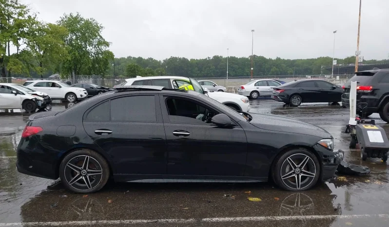 
								Mercedes-Benz C 300 full									