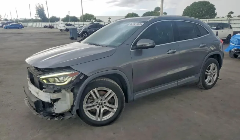 
								Mercedes-Benz GLA-Class full									
