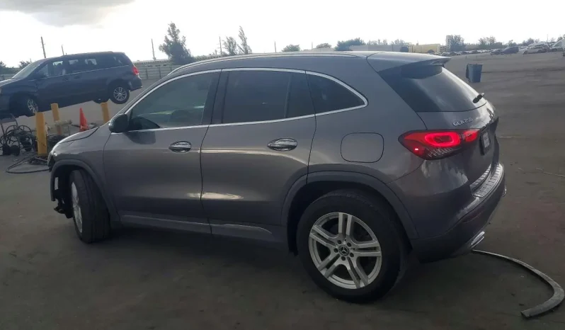 
								Mercedes-Benz GLA-Class full									