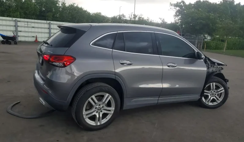 
								Mercedes-Benz GLA-Class full									