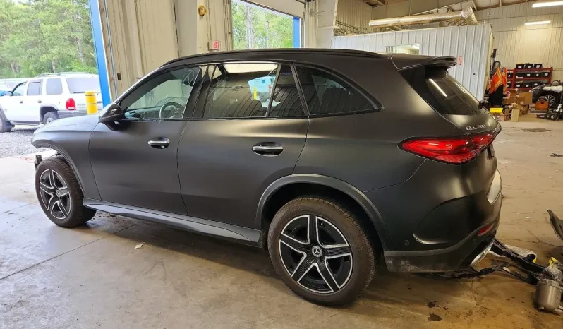 
								Mercedes-Benz GLC 300 full									