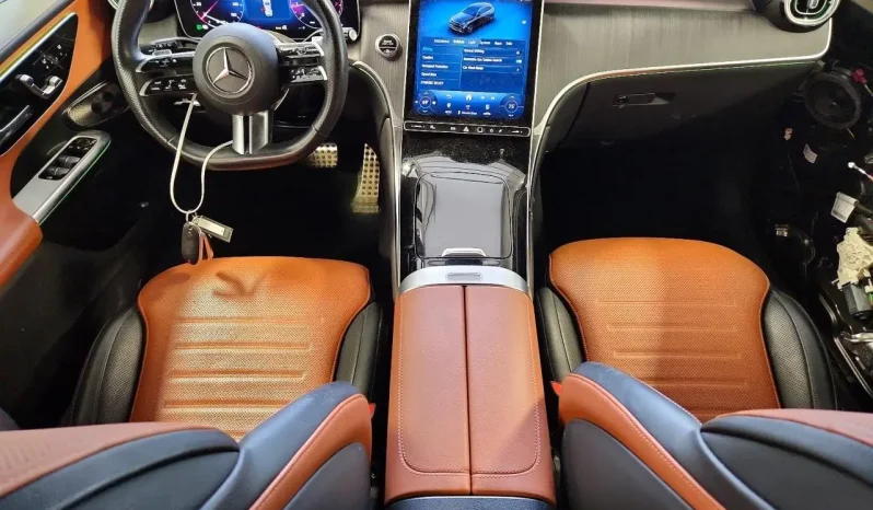 
								Mercedes-Benz GLC 300 full									