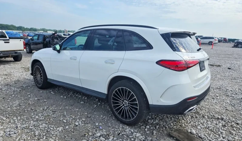 
								Mercedes-Benz GLC 300 full									