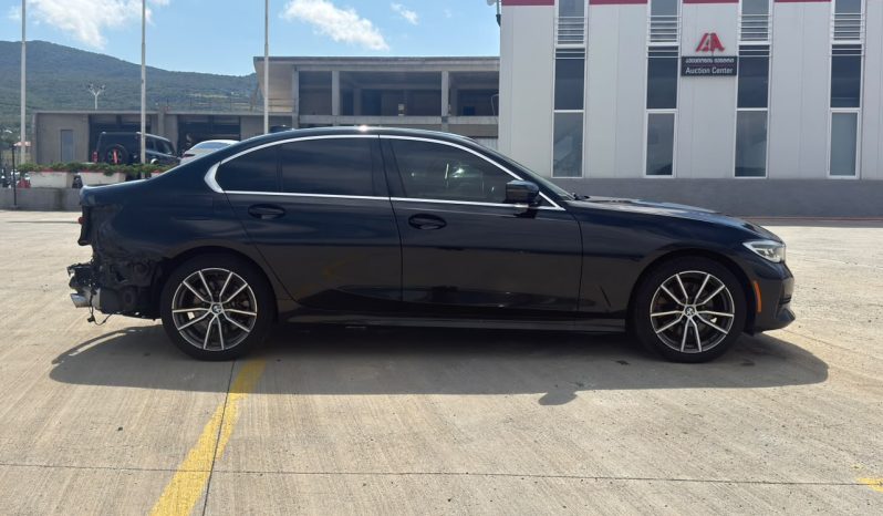 
								2022 BMW 3 Series 330i xDrive full									