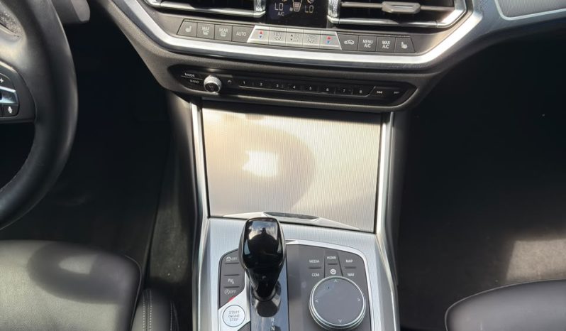
								2022 BMW 3 Series 330i xDrive full									