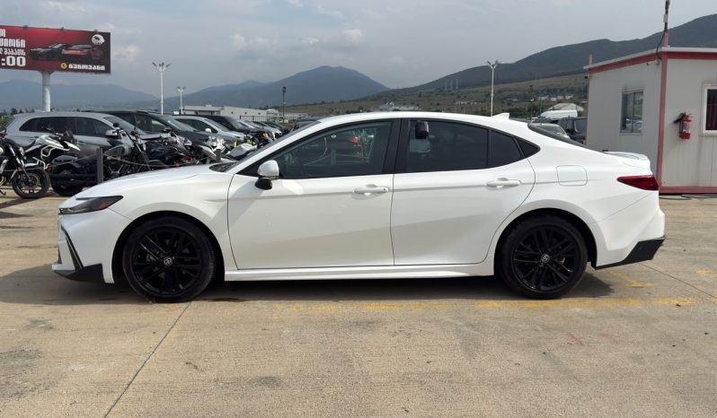 
								2025 Toyota Camry SE full									