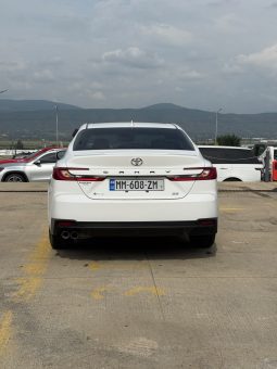 
										2025 Toyota Camry SE full									