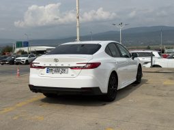 
										2025 Toyota Camry SE full									