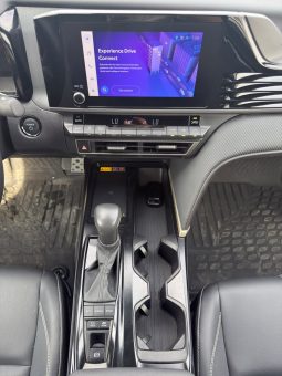
										2025 Toyota Camry SE full									