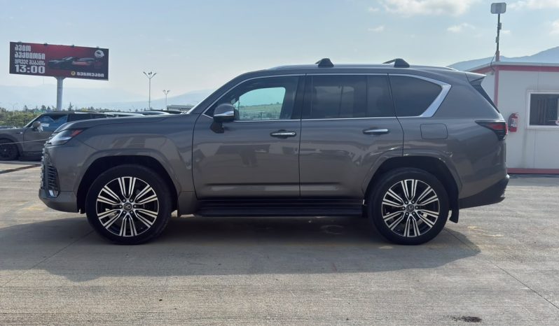 
								2022 Lexus LX, 600 Base full									