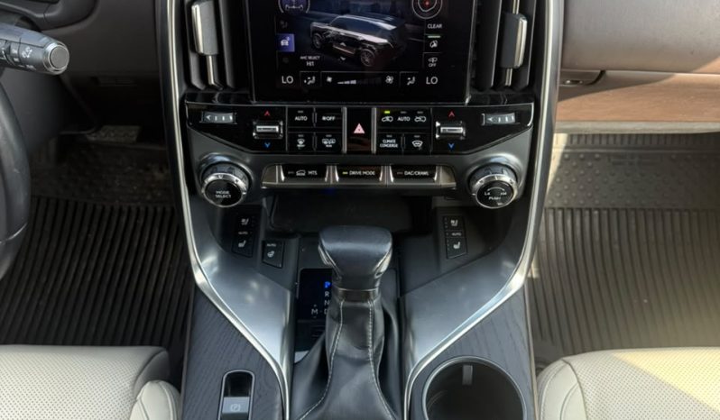 
								2022 Lexus LX, 600 Base full									