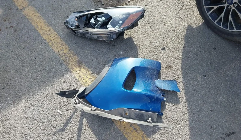 
								Ford Escape full									
