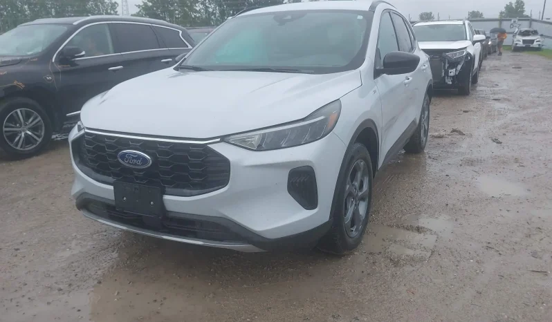 
								Ford Escape Hybrid full									