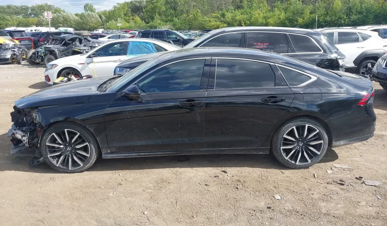 
								Honda Accord Hybrid full									