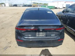 
										Honda Accord Hybrid full									