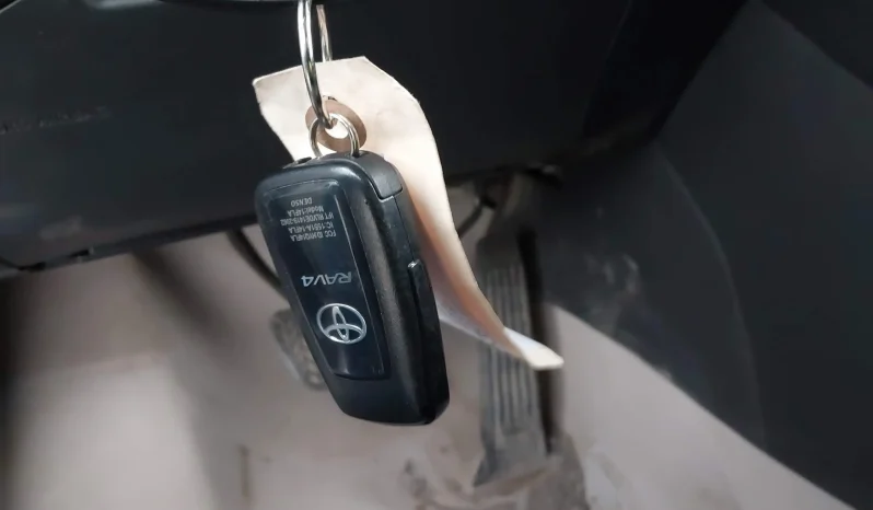 
								Toyota RAV4 full									