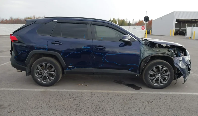 
								Toyota RAV4 full									