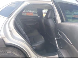 
										Mazda CX-30 full									