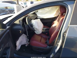 
										Mazda CX-30 full									