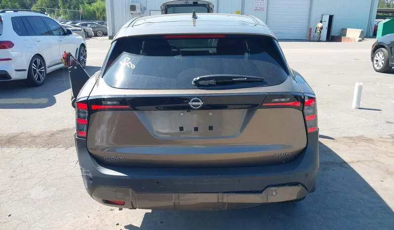 
								Nissan Kicks full									