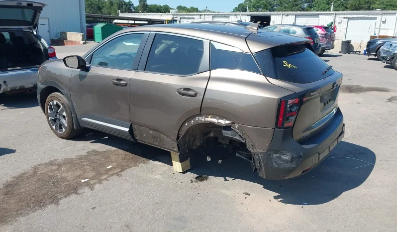 
								Nissan Kicks full									