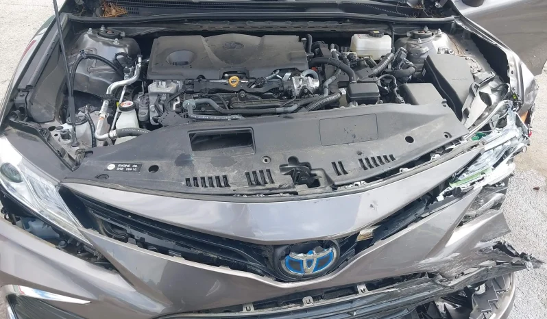 
								Toyota Camry Hybrid full									