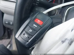 
										Toyota Camry Hybrid full									