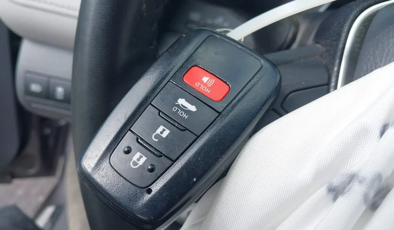 
								Toyota Camry Hybrid full									