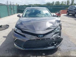 
										Toyota Camry Hybrid full									
