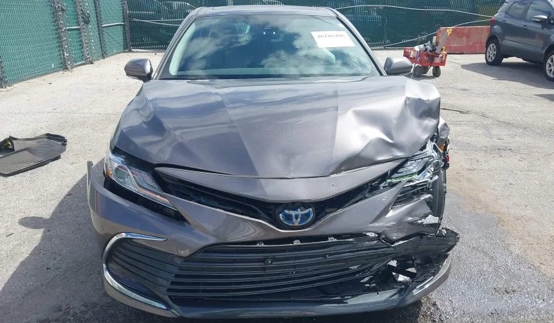
								Toyota Camry Hybrid full									
