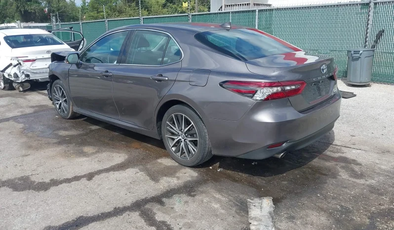 
								Toyota Camry Hybrid full									