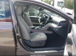 
										Toyota Camry Hybrid full									