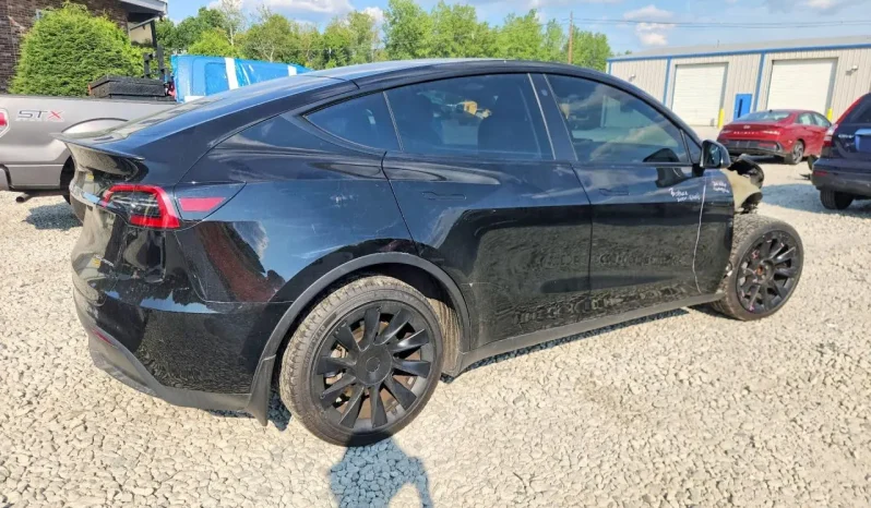 
								Tesla MODEL Y full									
